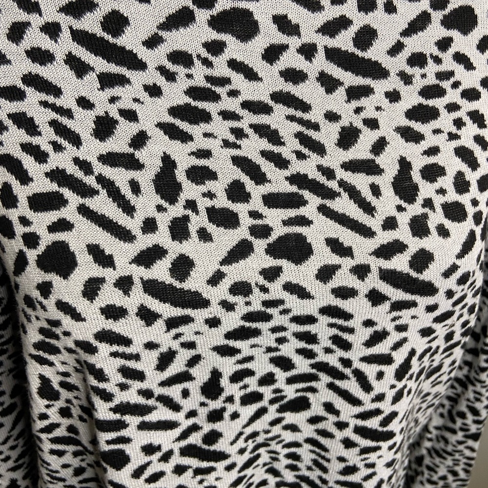 Woman’s X-Large POL animal print black and white sweater - Picture 3 of 4